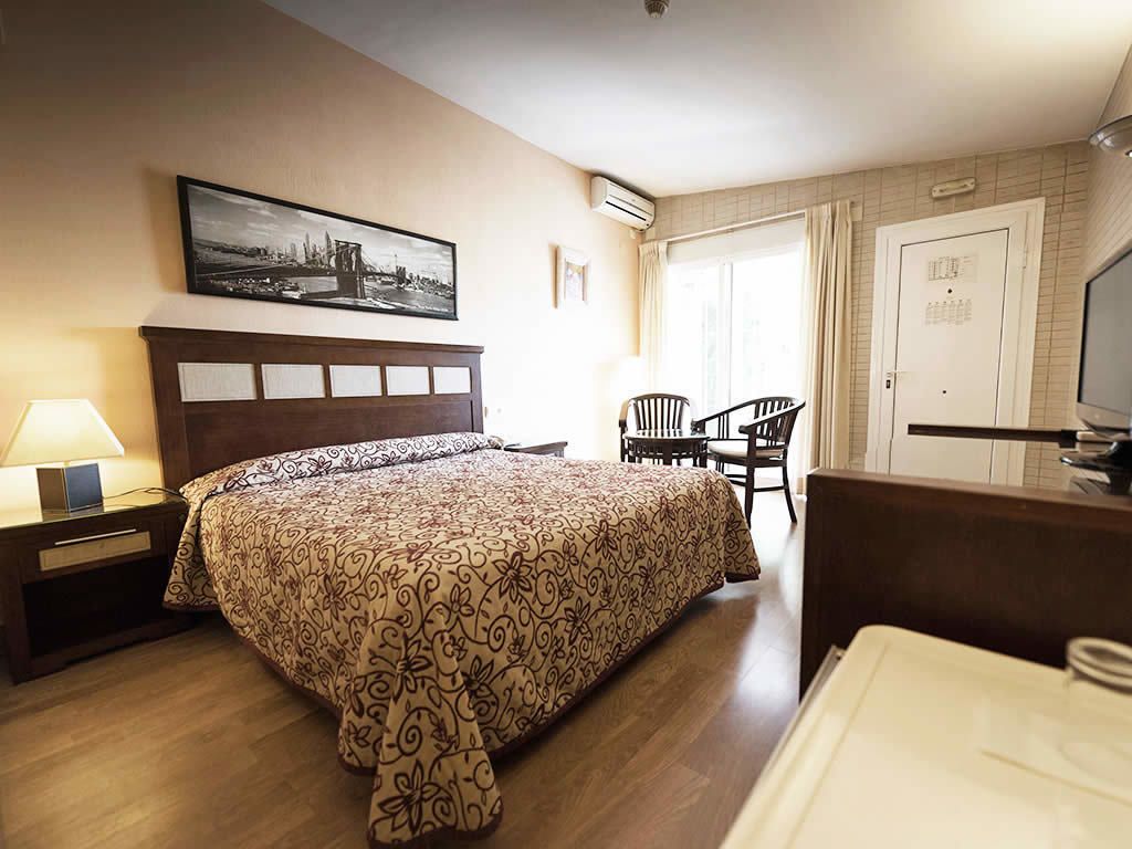 double room | desk, cots/infant beds, rollaway beds, free wifi