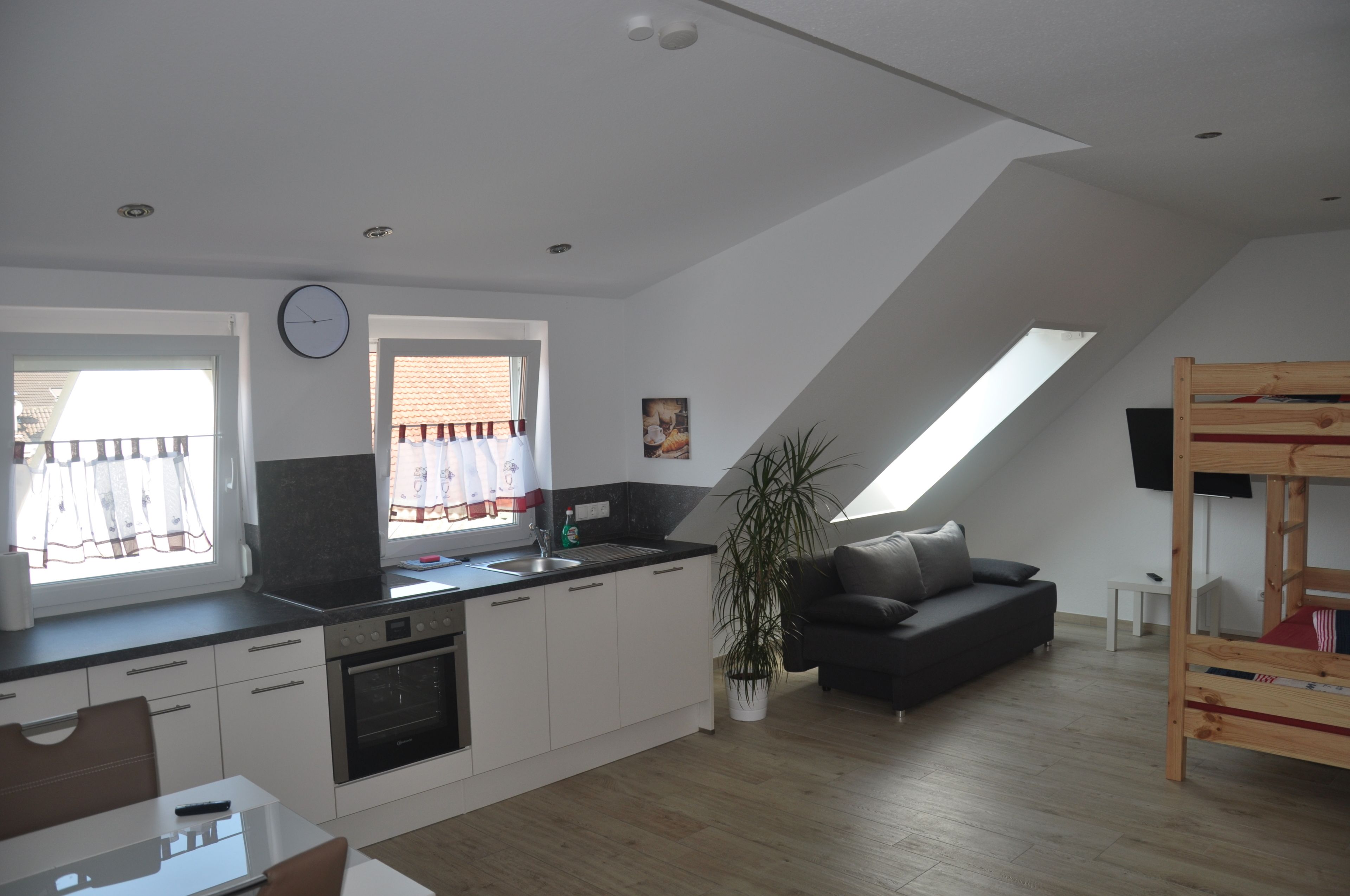 Apartemen (Studio Hauptgebäude) | Dapur pribadi | Lemari es besar, microwave, oven, dan kompor