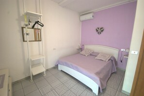Chambre Double Romantique (Private External Bathroom)