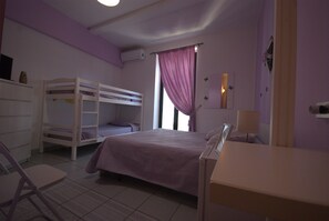 Family Quadruple Room | Egyptian cotton sheets, premium bedding, down comforters - B&B Vittorio Emanuele (San Benedetto del Tronto)