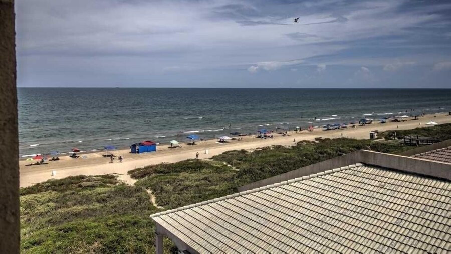 Florence I 608 Minium Studio Bedroom Condo by RedAwning