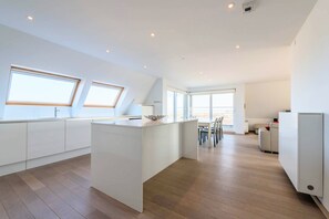 公寓, 4 间卧室 (Zeegerucht 201) | 起居区 | 平板电视、DVD 播放器