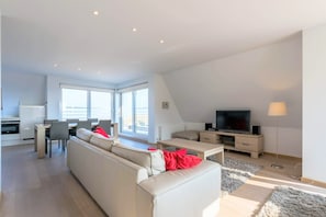 Apartment, 4 Bedrooms (Zeegerucht 201) | Living room