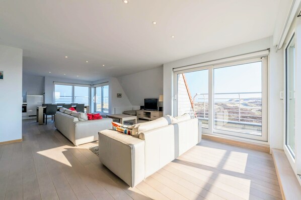 Apartment, 4 Bedrooms (Zeegerucht 201) | Living room