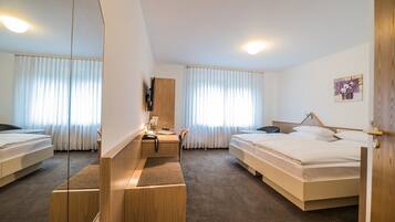 Habitación doble | Minibar, insonorización, camas extra y wifi gratis