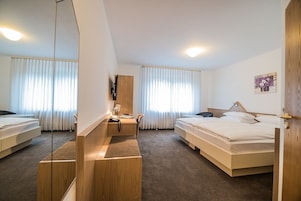 Quarto casal | Frigobar, quartos à prova de som, camas extras/dobráveis (sobretaxa)