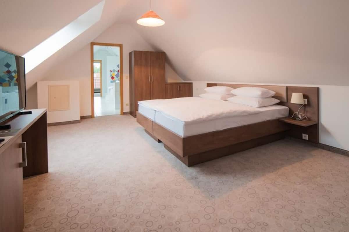 suite, 3 bedrooms | minibar, soundproofing, rollaway beds, free wifi