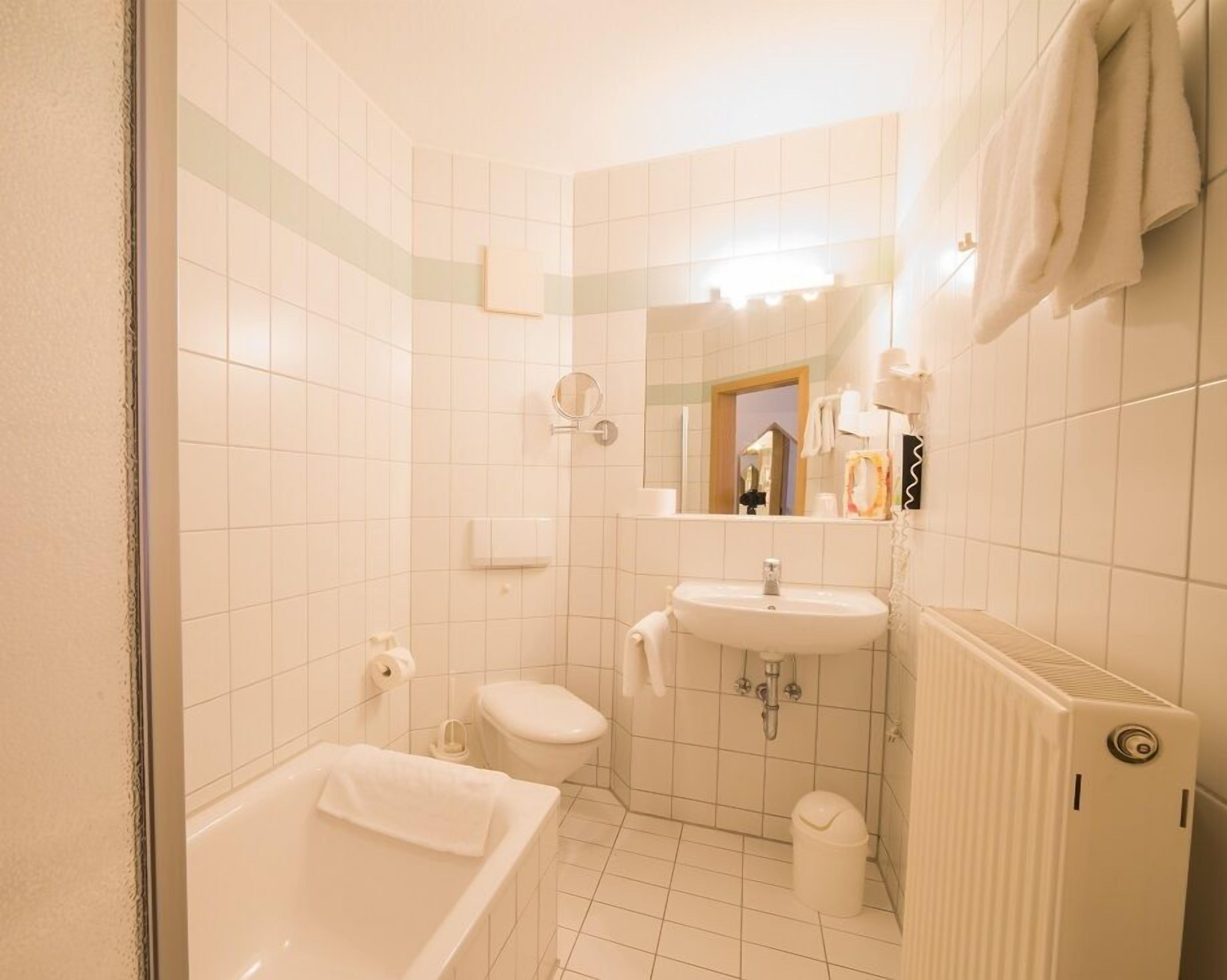 business single room | bathroom | free toiletries, hair dryer, towels