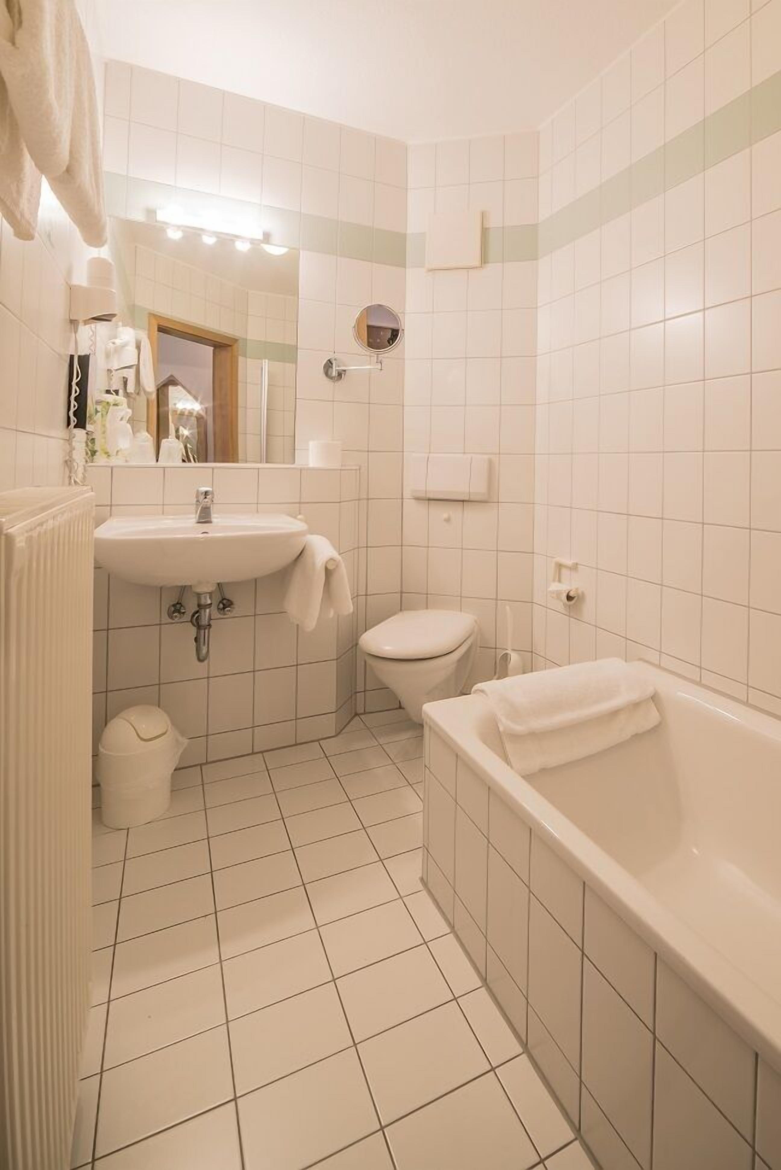 double room | bathroom | free toiletries, hair dryer, towels