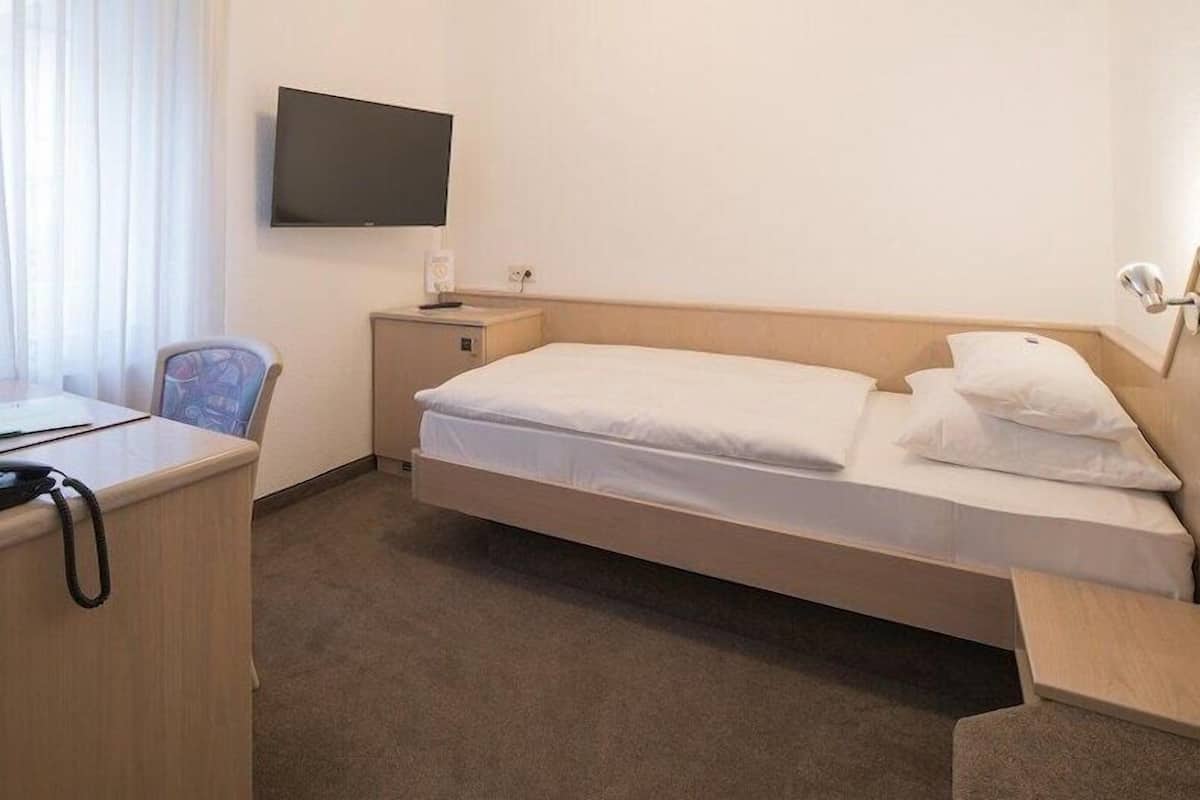 Minibar, lydisolert, ekstrasenger (mot et tillegg) og wi-fi (inkludert)