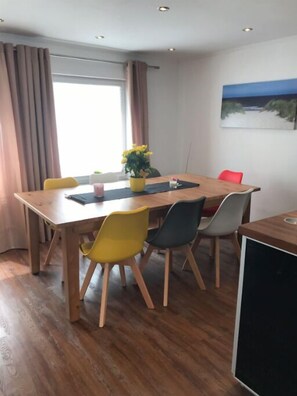 Maison Familiale, 4 chambres (Strandoase (incl. cleaning fee)) | Restauration dans la chambre