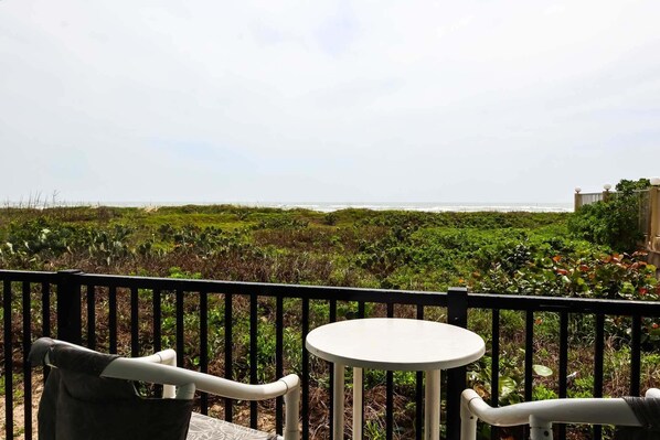Condo, 2 Bedrooms | Property grounds