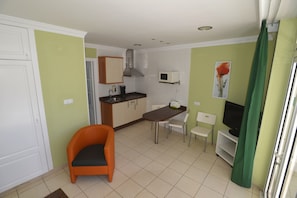 Apartment, 1 Bedroom, Balcony, Pool View | Private kitchen