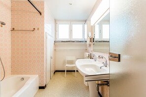 Apartment, 4 Bedrooms (Marsouins) | Bathroom - Marsouins (Koksijde)