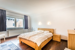 Apartment, 4 Bedrooms (Marsouins) | 4 bedrooms, iron/ironing board, free WiFi - Marsouins (Koksijde)