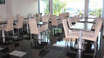 Dagelijks continentaal ontbijt inbegrepen