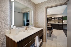 Refrigerador, microondas, lavavajillas, cafetera/tetera