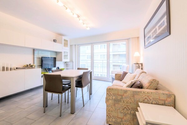 Appartement, 1 tweepersoonsbed met slaapbank, niet-roken | Woonruimte | Flatscreentelevisie