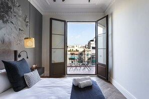 Apartamento superior, 4 habitaciones | Vistas al patio