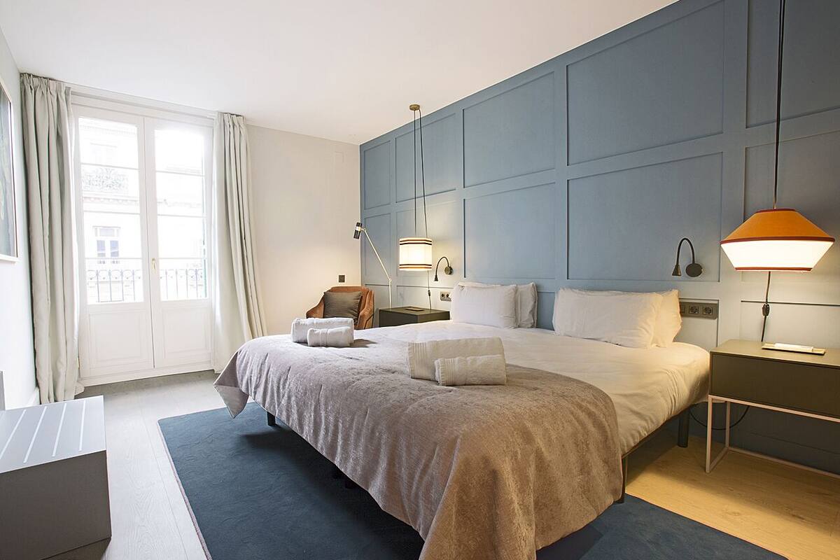 Ropa de cama de alta calidad, tabla de planchar con plancha y cunas 