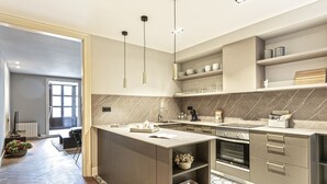 Superior Apartment, 3 Bedrooms | Private kitchen - Weflating City Center (Barcelona)