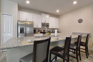 Fridge, microwave, stovetop, dishwasher - Storey Lake 4 Bedroom Townhome w Splashpool - 1616ST (Kissimmee)
