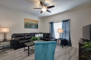 TV - Storey Lake 4 Bedroom Townhome w Splashpool - 1616ST (Kissimmee)