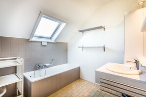 Apartment, 2 Bedrooms (Ter Panne 501) | Bathroom