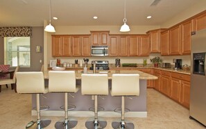 Réfrigérateur, micro-ondes, plaque de cuisson, lave-vaisselle