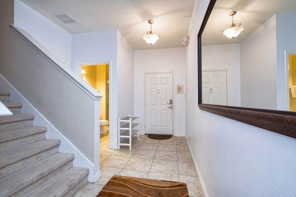 4 bedrooms, iron/ironing board, free WiFi