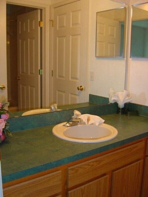 Bathroom - 4500fp (Davenport)