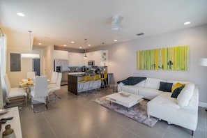 TV - Silver Creek 3 Bed Townhouse w Splashpool - 5004SC (Clermont)