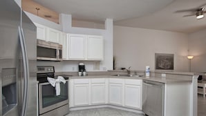 Private kitchen - Calabay Parc 4 Bedroom House w Pool - 4801CP (Haines City)