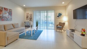 Unclassified image, 4 of 28, button - Silver Creek 3 Bed Townhouse w Splashpool - 5002SC (Clermont)