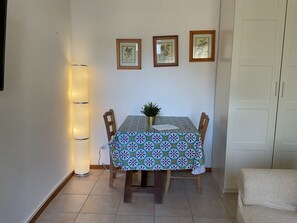 Suite monolocale Classic | Area soggiorno | TV