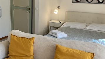 Classic Studio Suite | Living area | TV