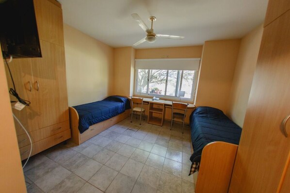 Apartment, 2 Einzelbetten, Nichtraucher | Minibar, Schreibtisch, Verdunkelungsvorhänge, kostenloses WLAN