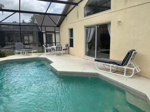 House | 4 bedrooms, desk, iron/ironing board, free WiFi