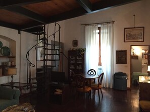 TV - Ghibellina 65 At Medici (Florence)