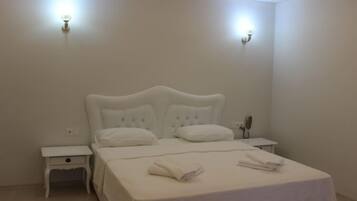 Apartamento família, 1 cama de solteiro grande, para fumantes, vista para a baía | 5 quartos, escrivaninha, Wi-Fi de cortesia