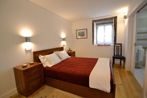 Habitación con 1 cama doble o 2 individuales | Cunas gratuitas, camas supletorias, wifi gratis y ropa de cama