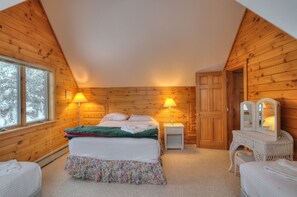 3 bedrooms, bed sheets - Smith - Beautiful Lakefront home on South Shore Drive (Rangeley)