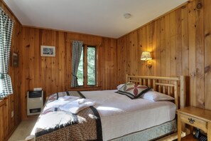2 bedrooms, WiFi, bed sheets - Saddleback Lake Lodge 12 | Charming Cabin with Shared Water Access (Rangeley)