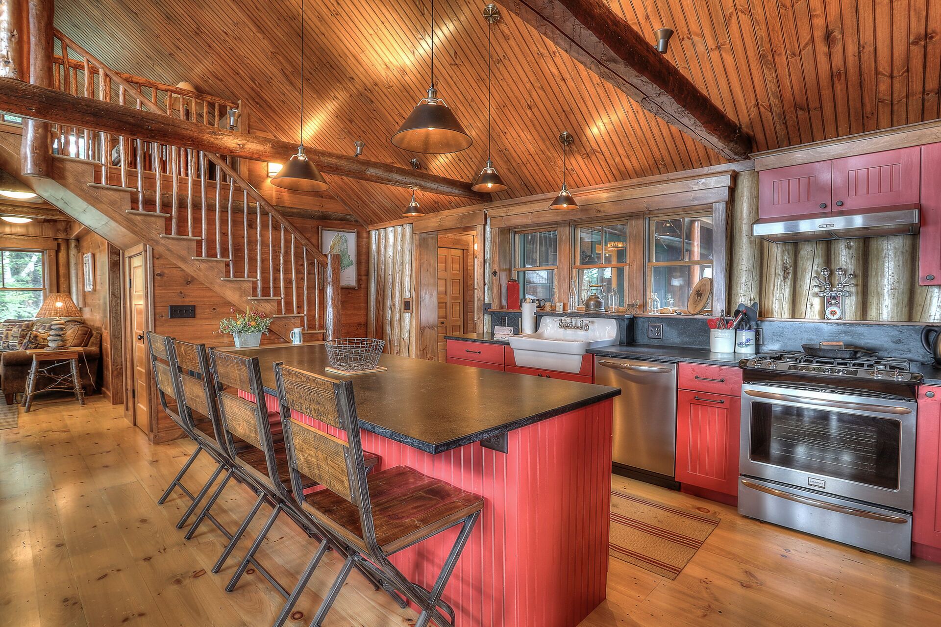 Breakwater Lodge - Gorgeous home on the Eastern Shore of Mooselookmeguntic Lake