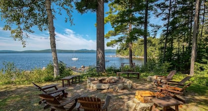 Breakwater Lodge - Gorgeous home on the Eastern Shore of Mooselookmeguntic Lake