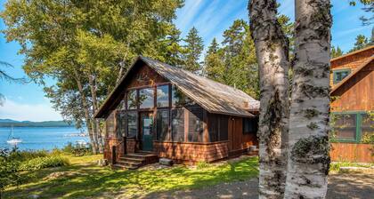 Breakwater Lodge - Gorgeous home on the Eastern Shore of Mooselookmeguntic Lake