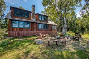 Outdoor dining - Breakwater Lodge - Gorgeous home on the Eastern Shore of Mooselookmeguntic Lake (Rangeley)