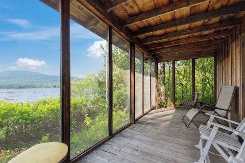 Summers - Large classic cottage with sandy beach on Mooselookmeguntic Lake