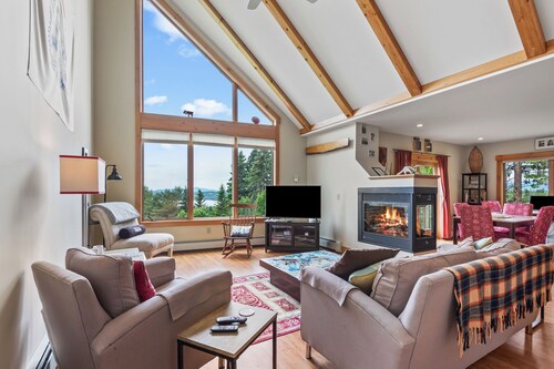 Lodges 17 - Modern condo with great views of Rangeley Lake