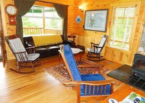 TV, books, stereo - Dunserchin - Large waterfront home on Mooselookmeguntic Lake! (Oquossoc)